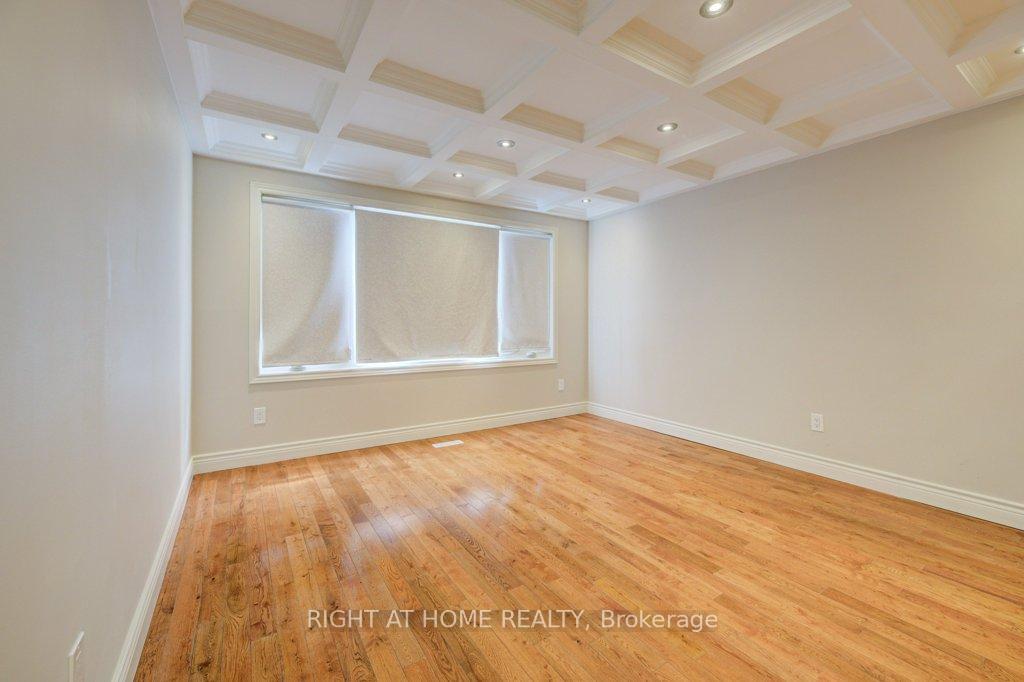 Photo 5 of 144 Mooregate Crescent, Kitchener — HOMEH