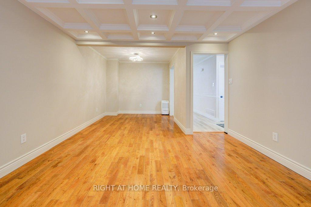 Photo 6 of 144 Mooregate Crescent, Kitchener — HOMEH
