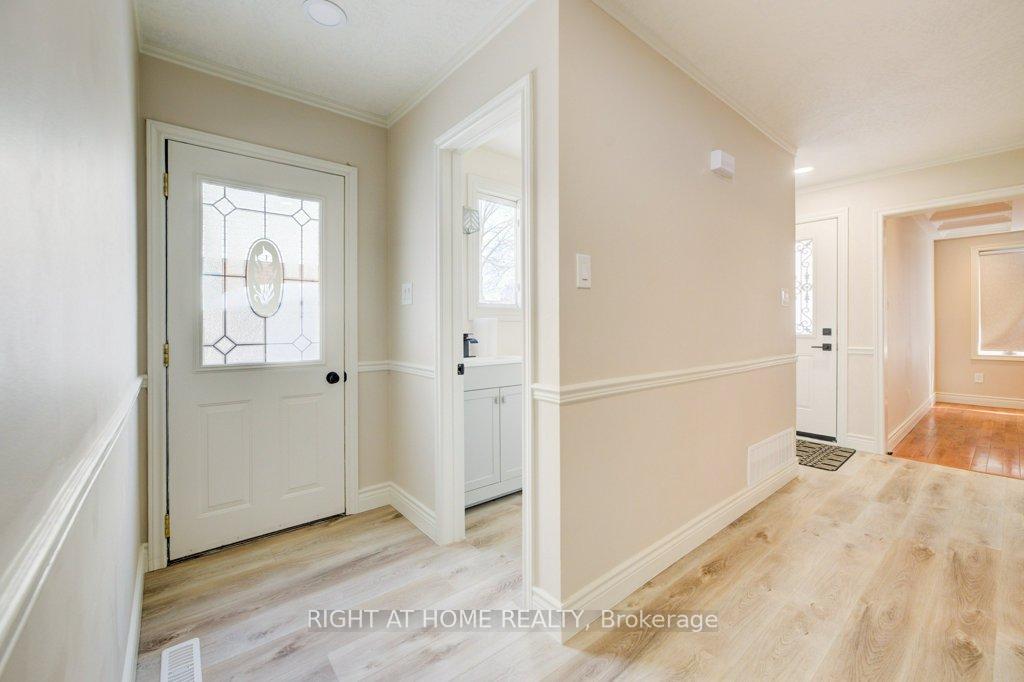 Photo 10 of 144 Mooregate Crescent, Kitchener — HOMEH