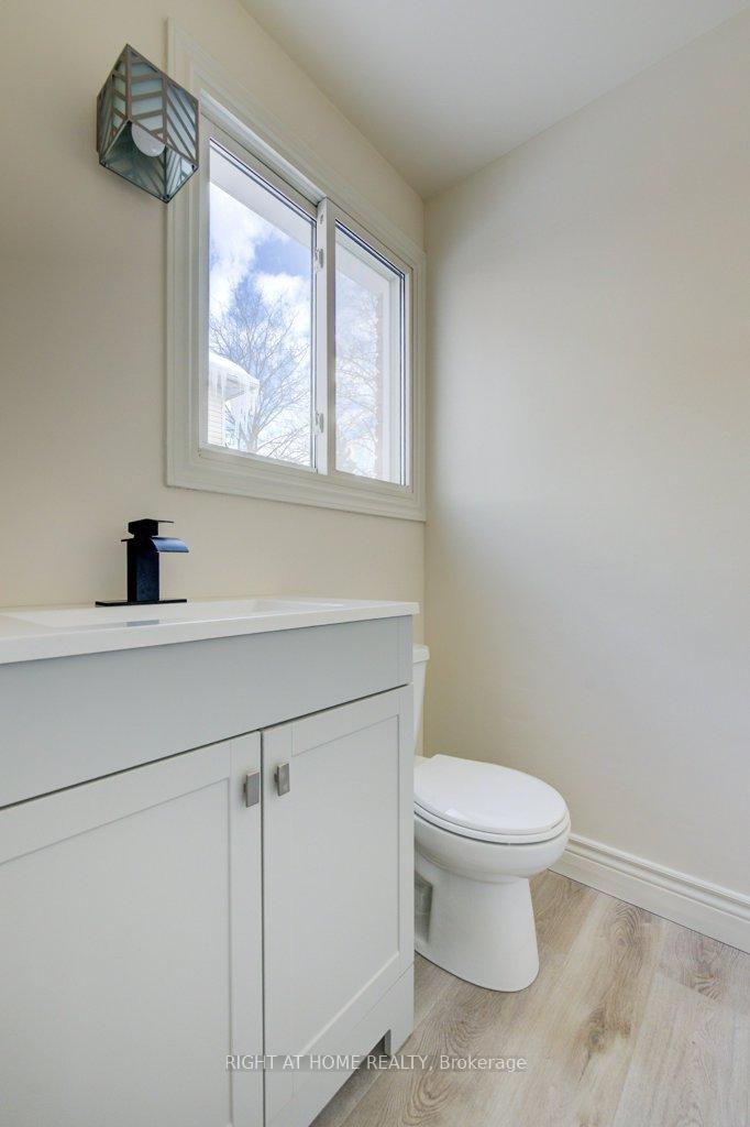 Photo 11 of 144 Mooregate Crescent, Kitchener — HOMEH