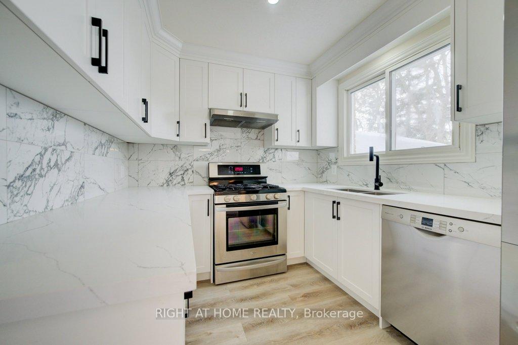 Photo 16 of 144 Mooregate Crescent, Kitchener — HOMEH