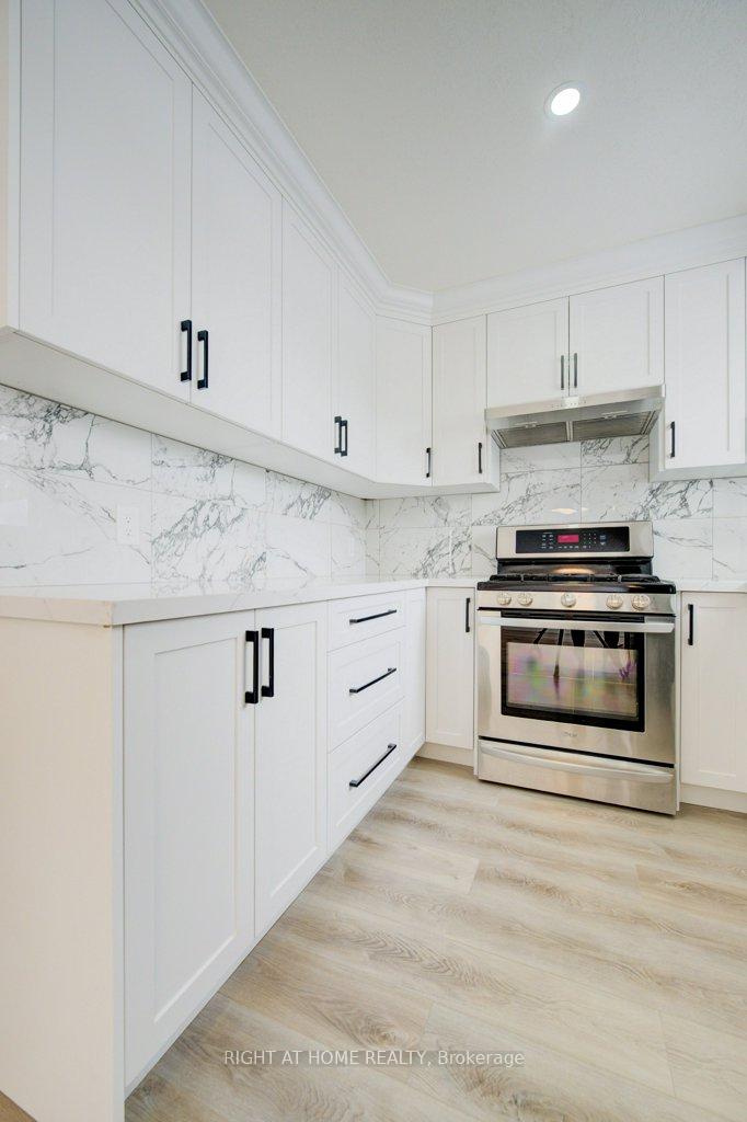Photo 17 of 144 Mooregate Crescent, Kitchener — HOMEH