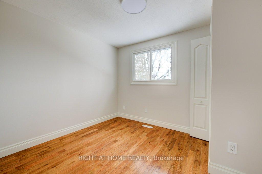 Photo 19 of 144 Mooregate Crescent, Kitchener — HOMEH