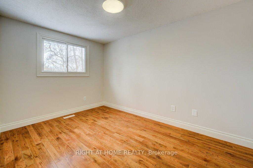 Photo 20 of 144 Mooregate Crescent, Kitchener — HOMEH