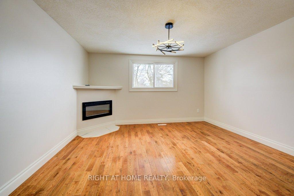 Photo 26 of 144 Mooregate Crescent, Kitchener — HOMEH