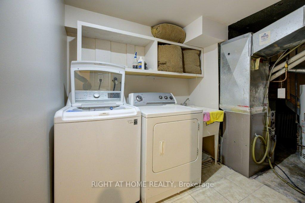 Photo 33 of 144 Mooregate Crescent, Kitchener — HOMEH