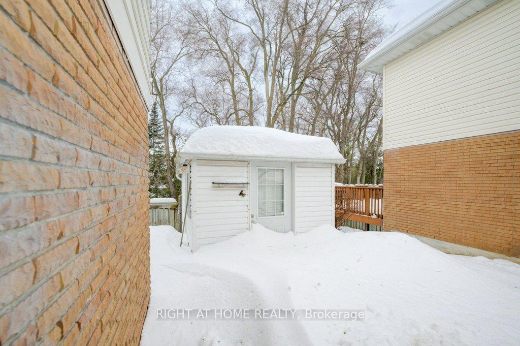Photo 34 of 144 Mooregate Crescent, Kitchener — HOMEH