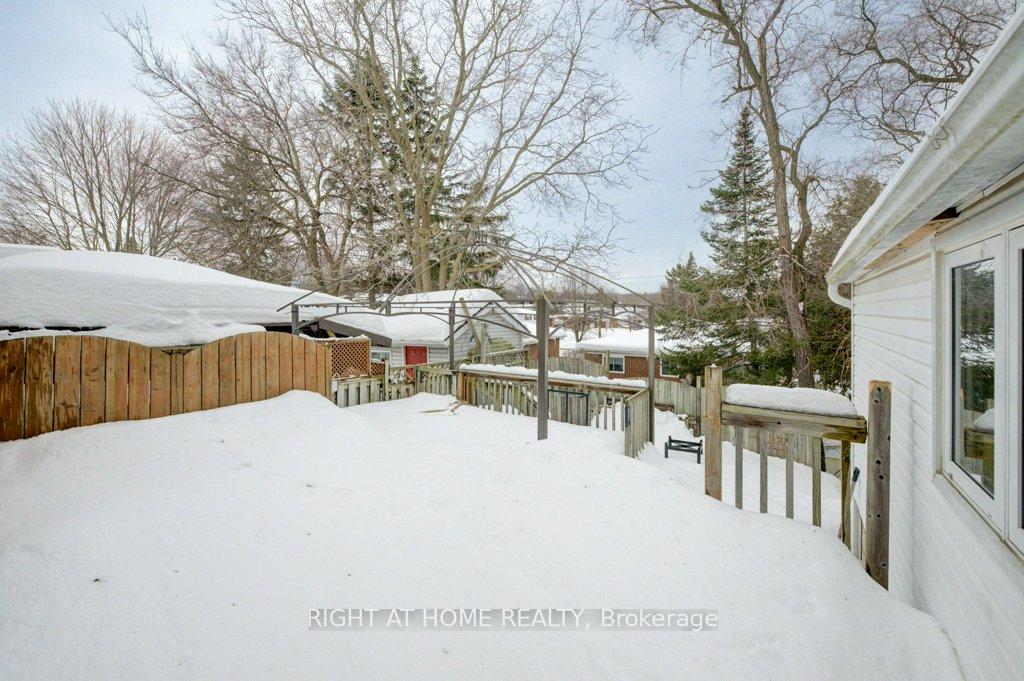 Photo 35 of 144 Mooregate Crescent, Kitchener — HOMEH