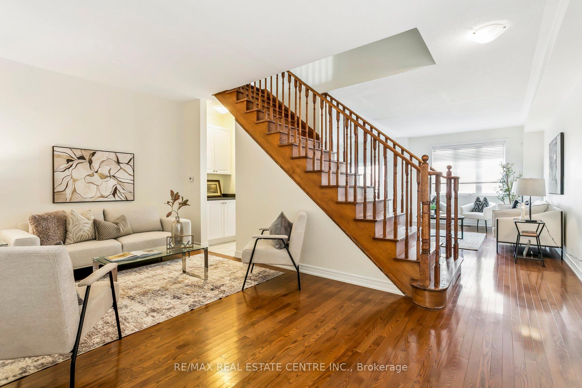 Photo 2 of 856 Miltonbrook Crescent, Milton, Willmott — HOMEH