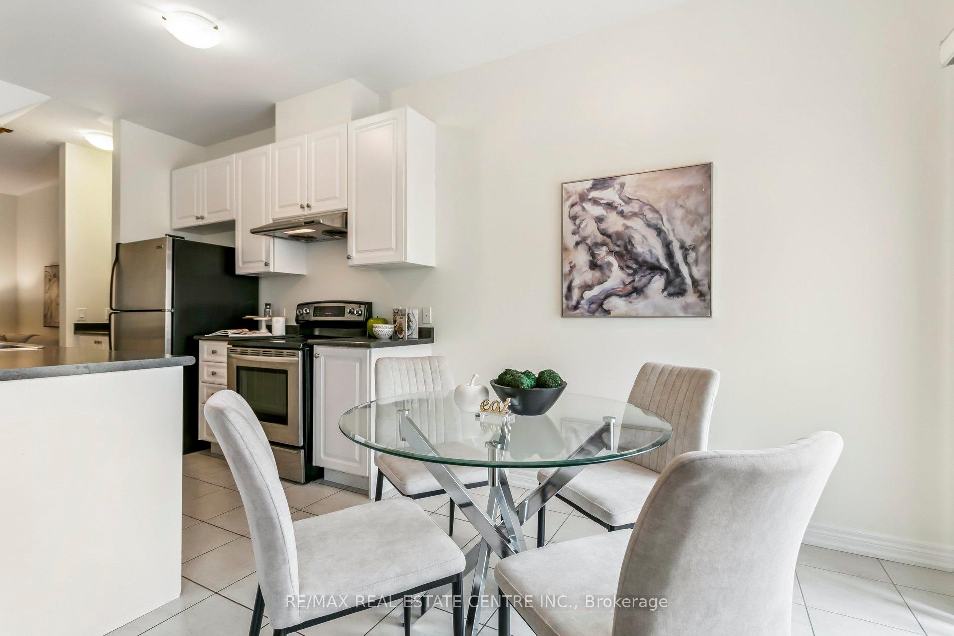 Photo 3 of 856 Miltonbrook Crescent, Milton, Willmott — HOMEH