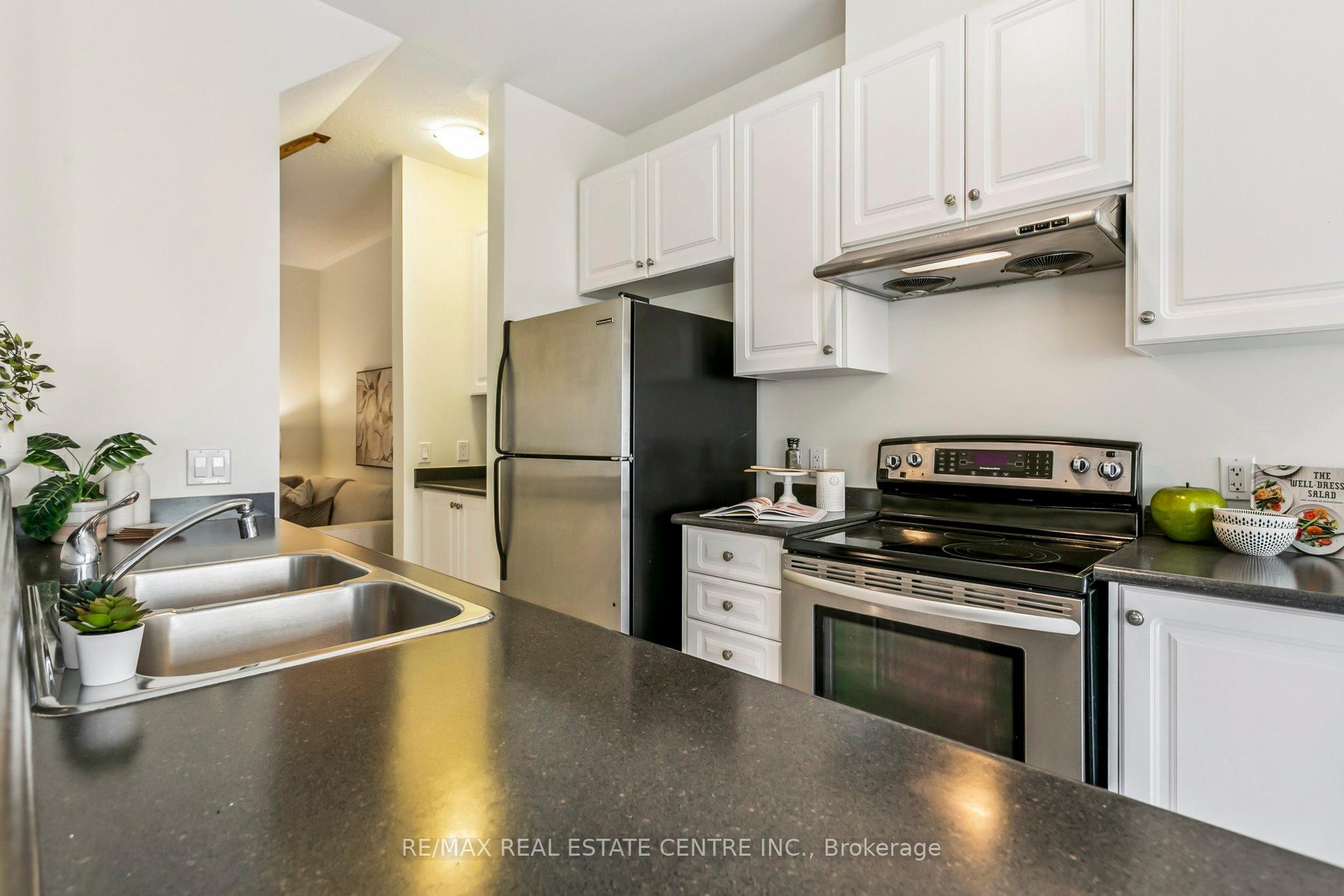 Photo 6 of 856 Miltonbrook Crescent, Milton, Willmott — HOMEH