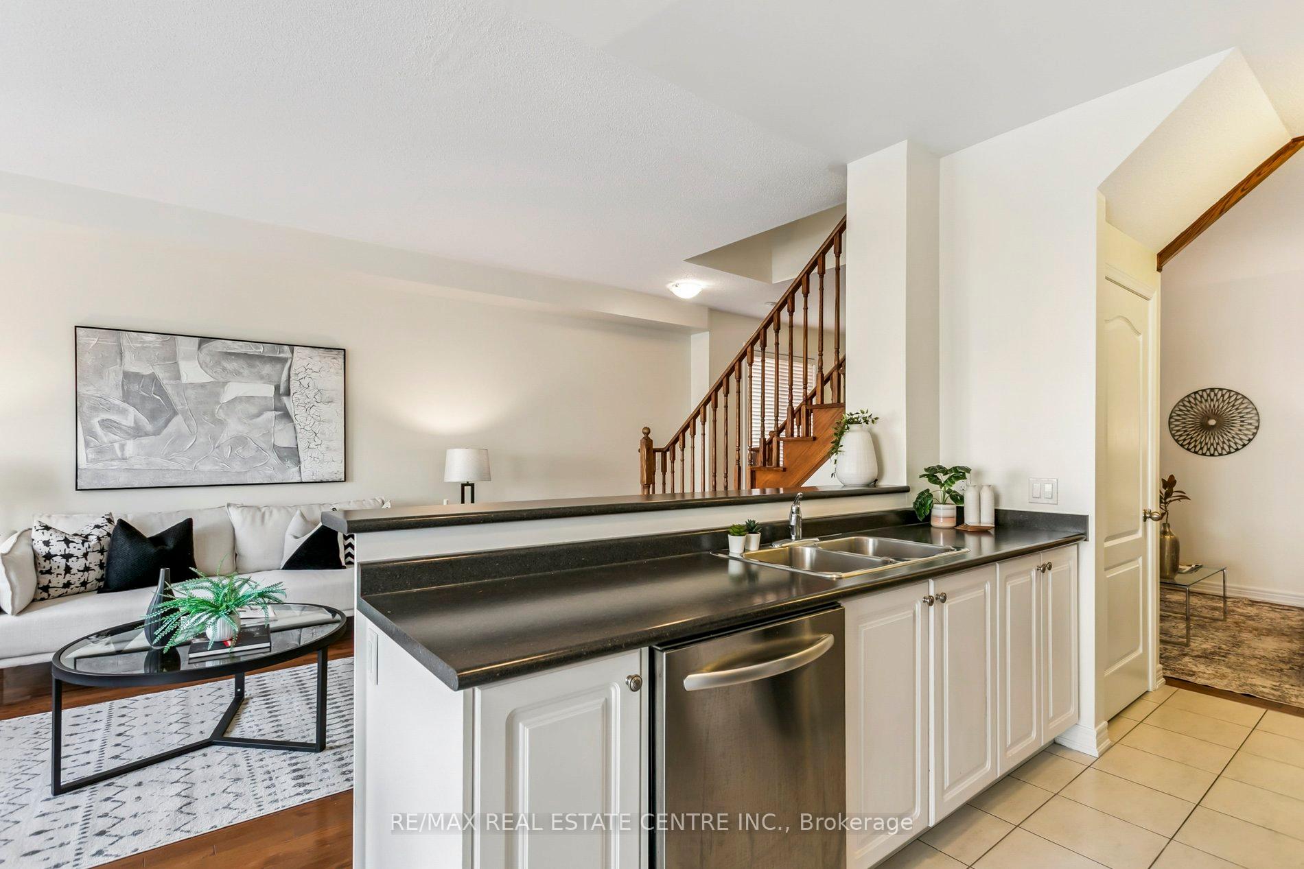 Photo 12 of 856 Miltonbrook Crescent, Milton, Willmott — HOMEH