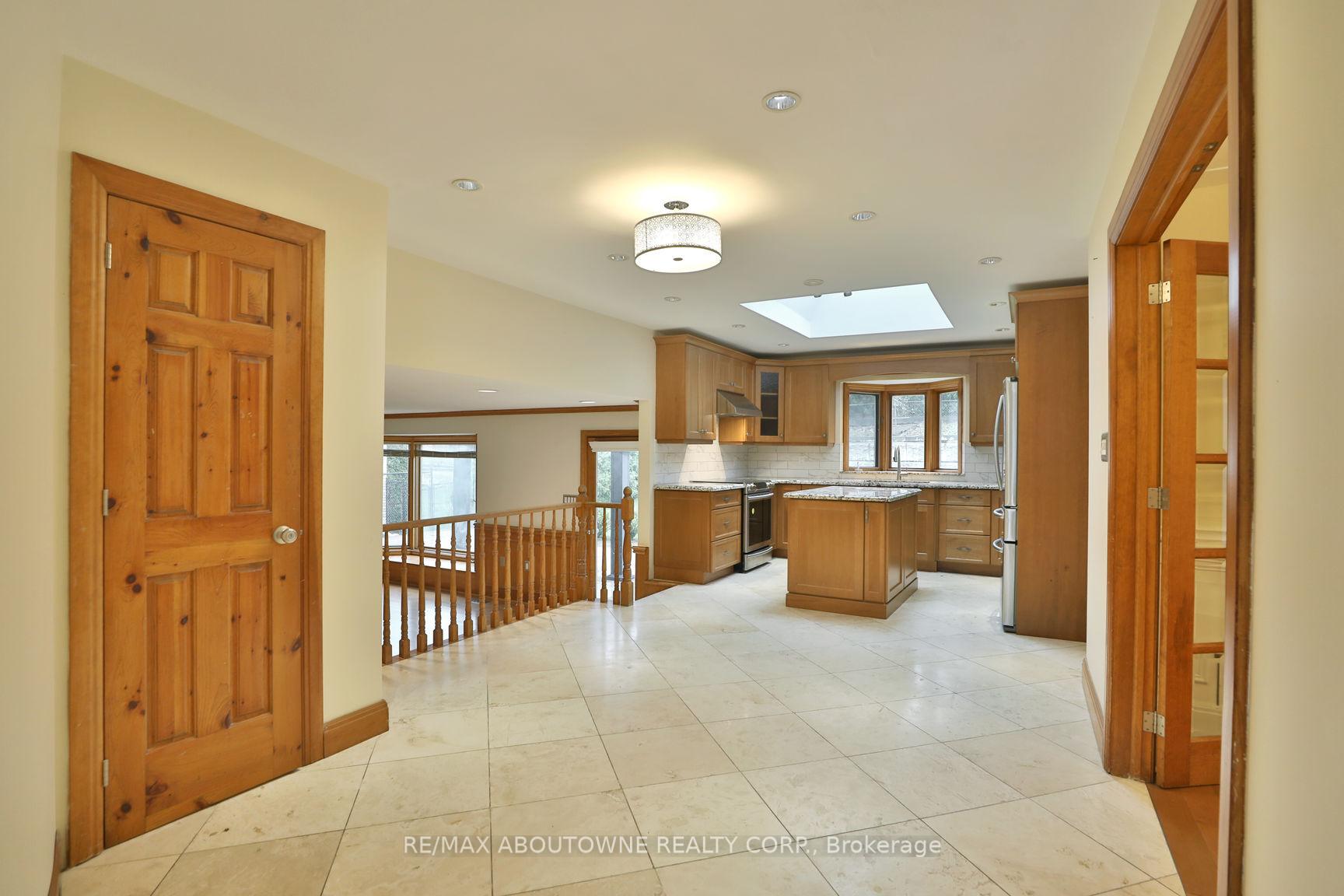 Photo 8 of 301 Lloyminn Avenue, Hamilton, Ancaster — HOMEH