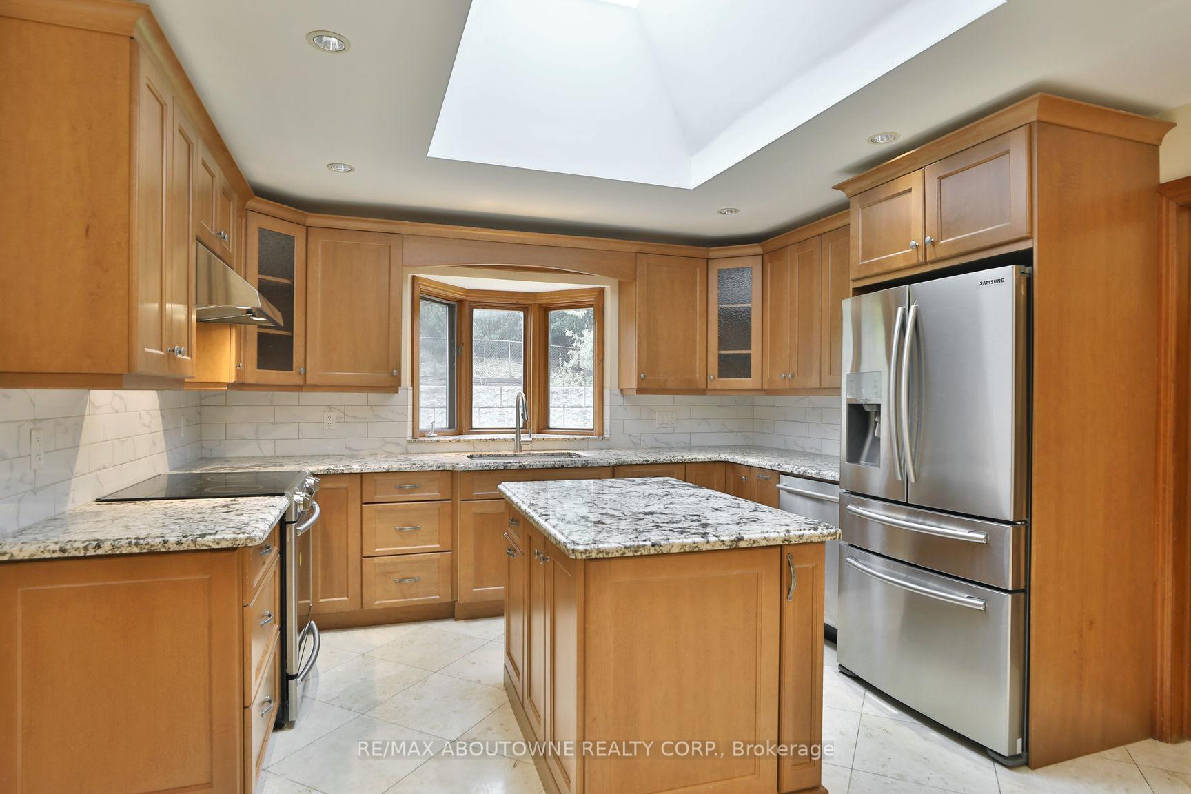 Photo 9 of 301 Lloyminn Avenue, Hamilton, Ancaster — HOMEH