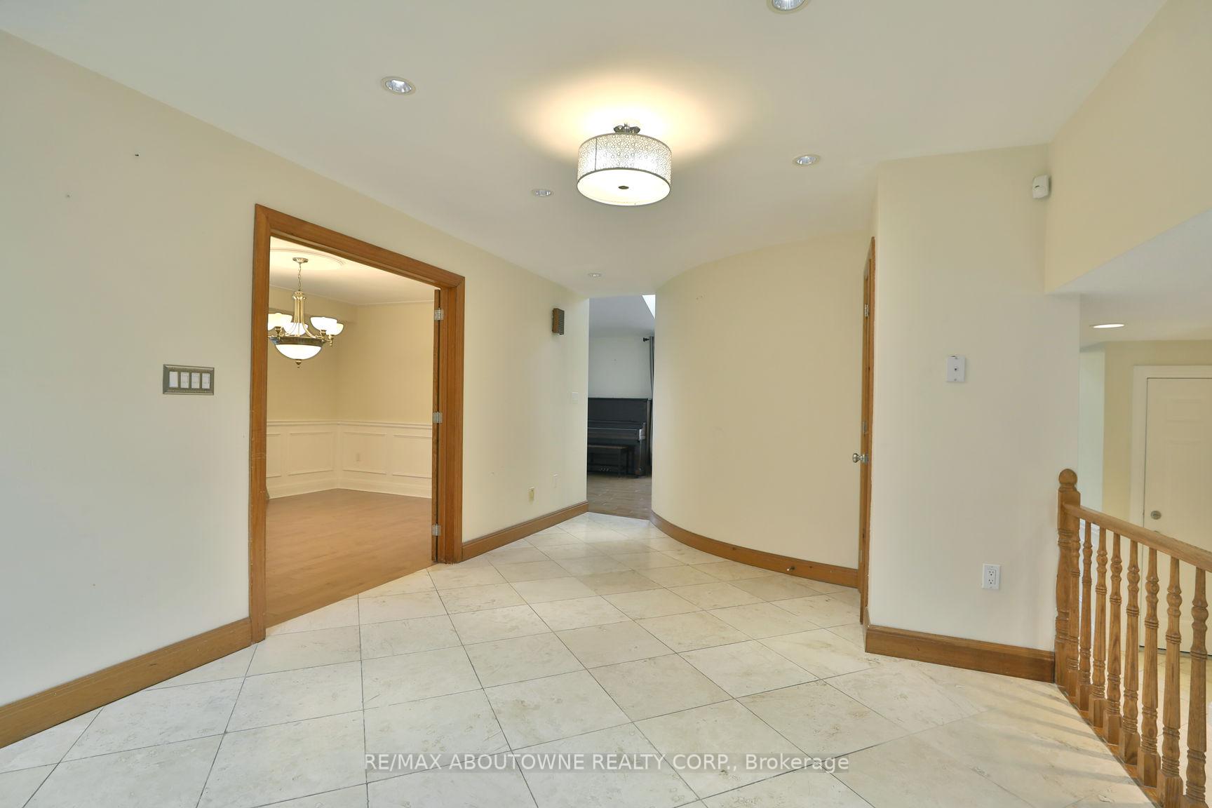 Photo 11 of 301 Lloyminn Avenue, Hamilton, Ancaster — HOMEH