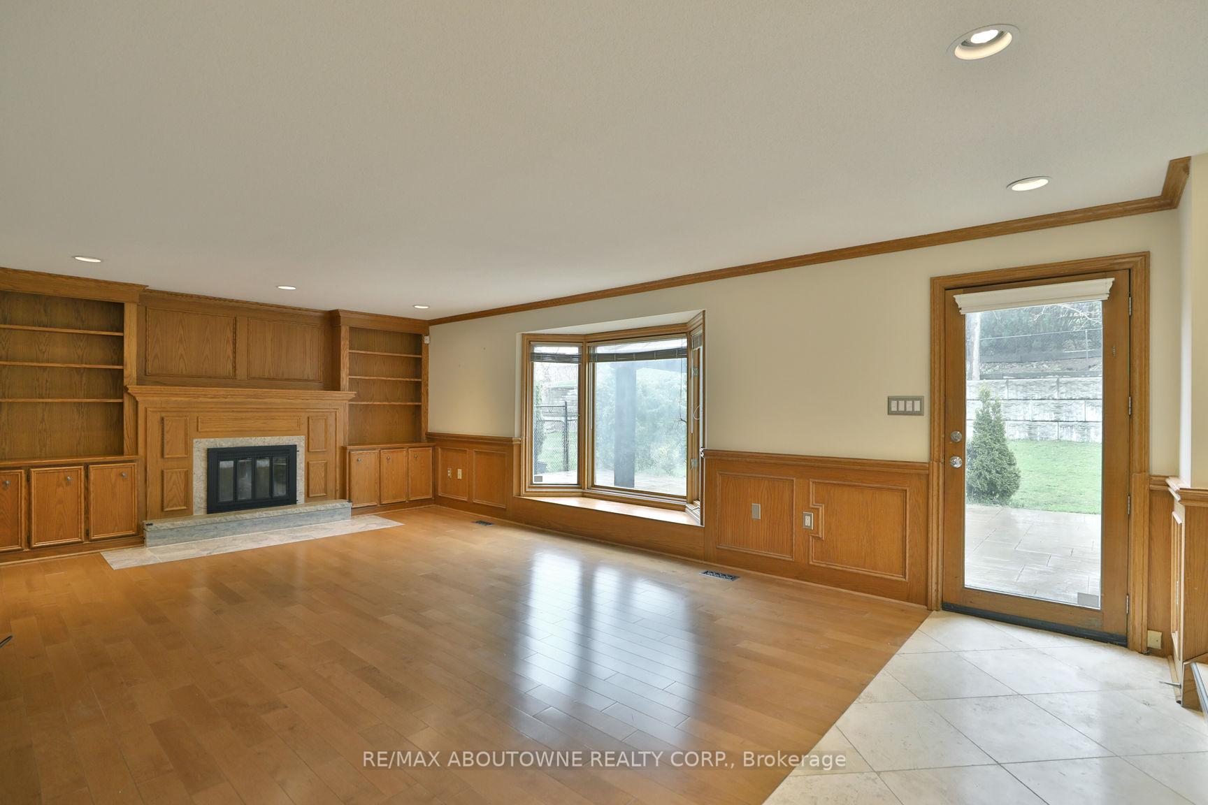 Photo 14 of 301 Lloyminn Avenue, Hamilton, Ancaster — HOMEH