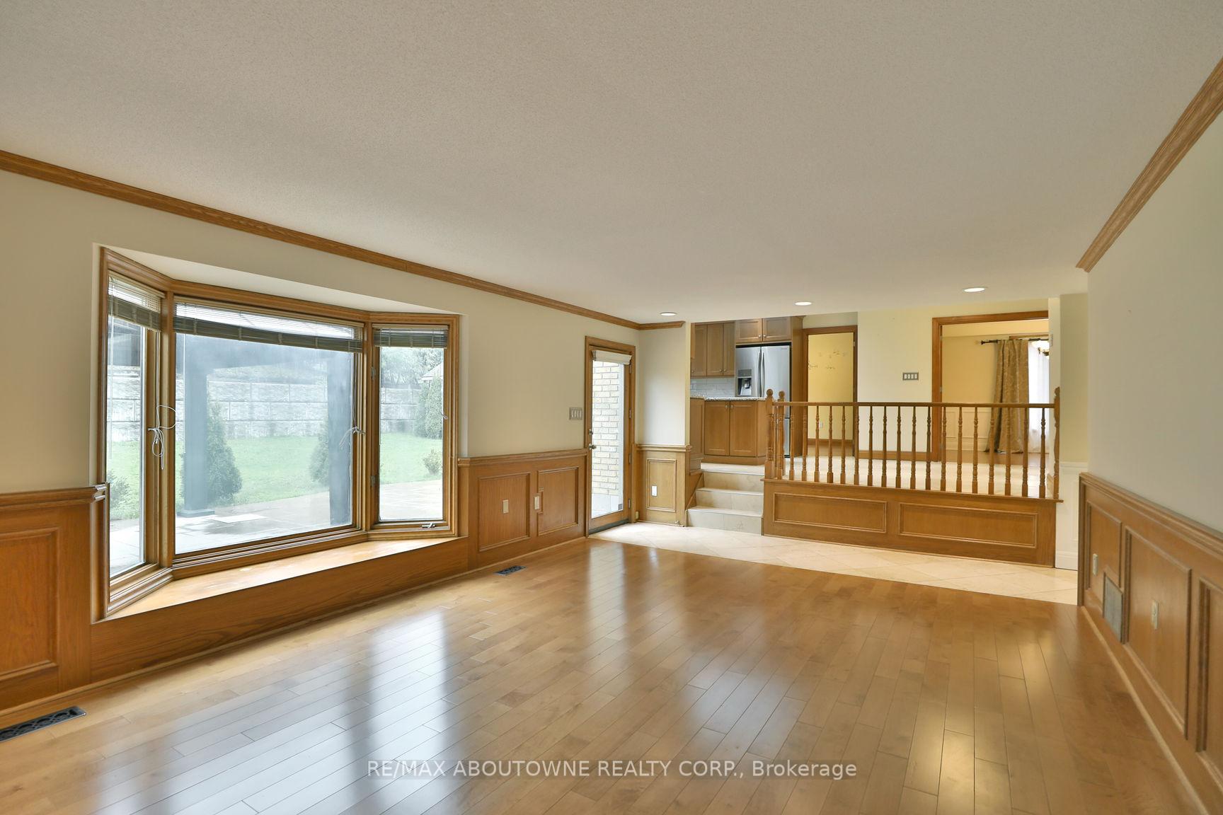 Photo 15 of 301 Lloyminn Avenue, Hamilton, Ancaster — HOMEH