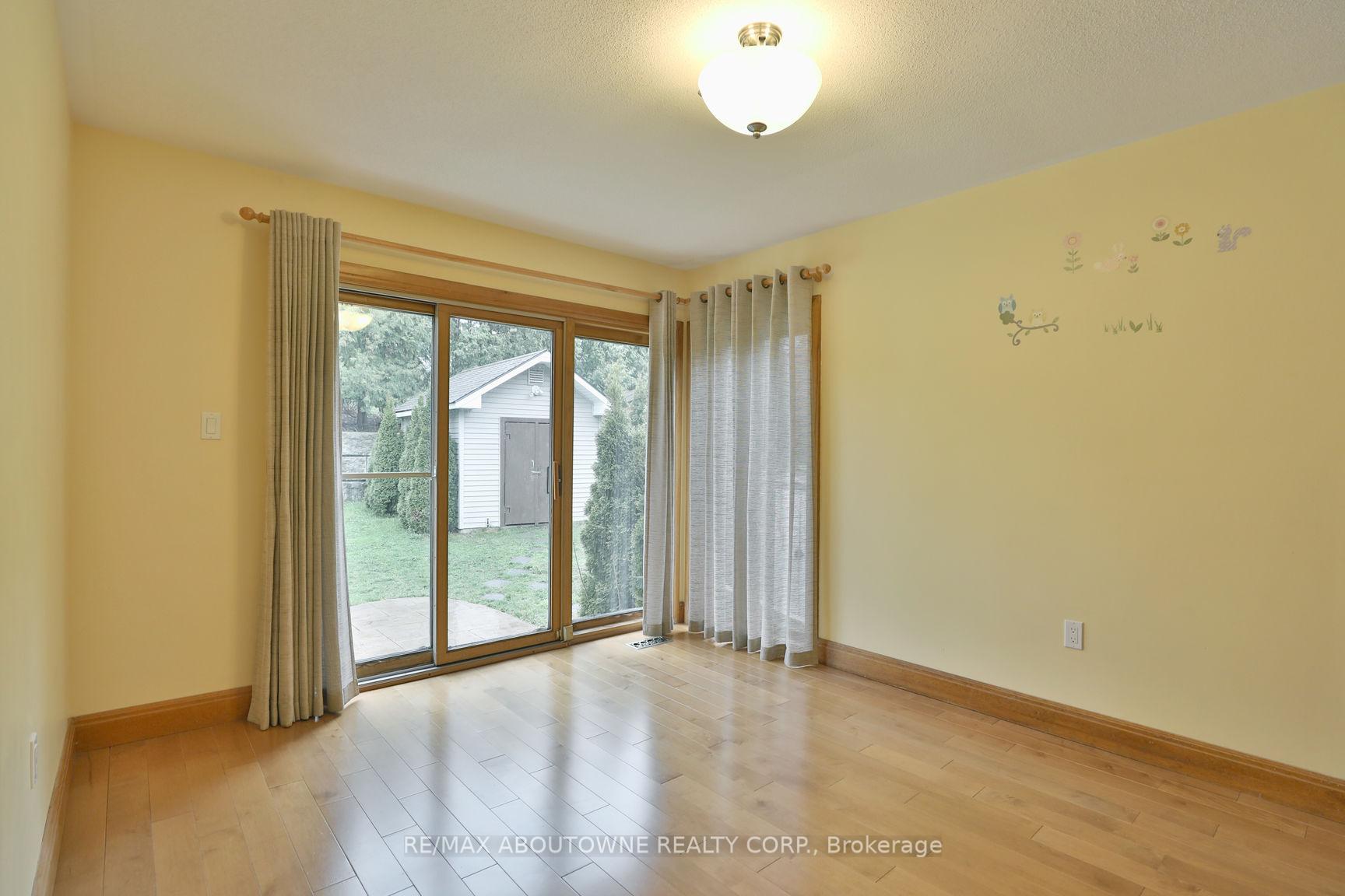 Photo 16 of 301 Lloyminn Avenue, Hamilton, Ancaster — HOMEH