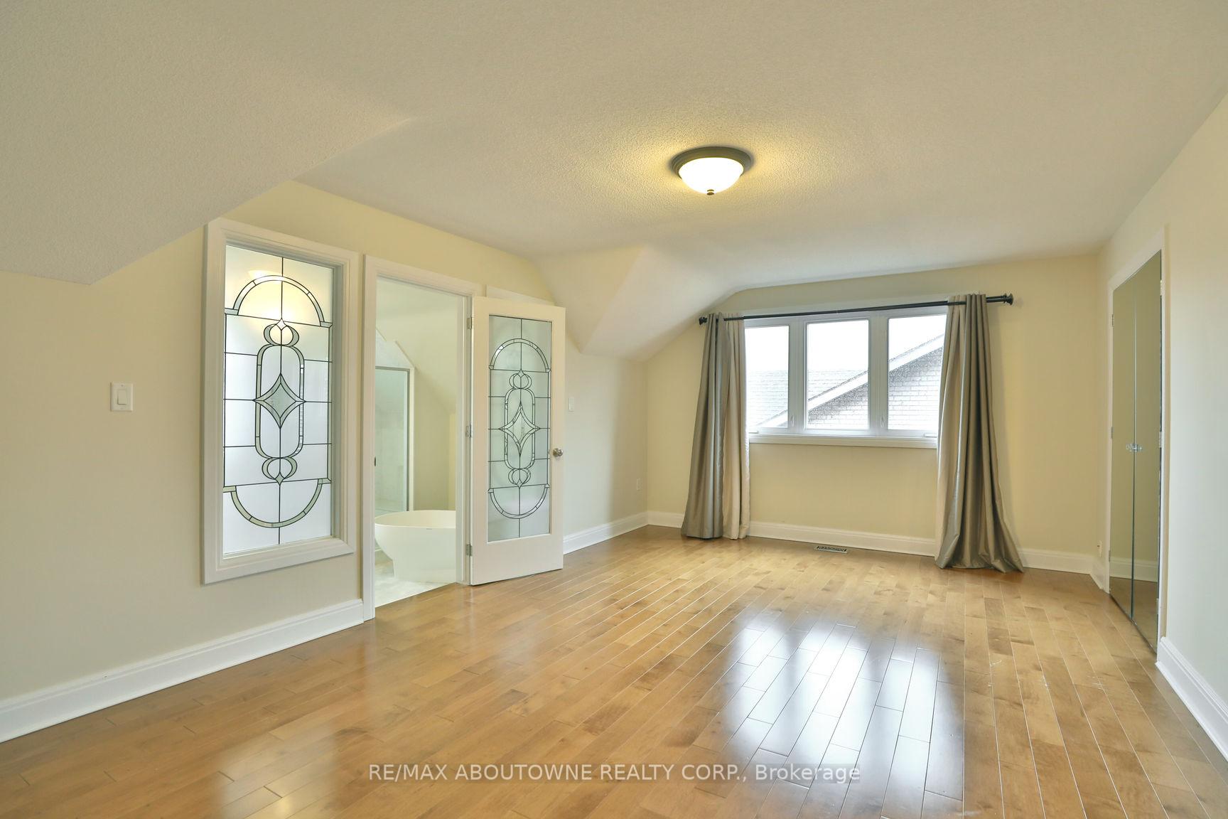 Photo 21 of 301 Lloyminn Avenue, Hamilton, Ancaster — HOMEH
