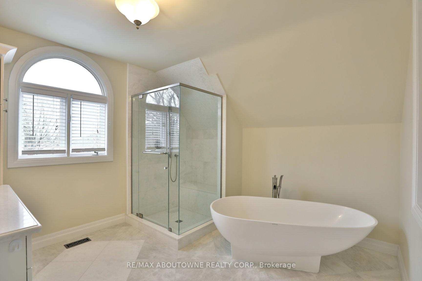 Photo 23 of 301 Lloyminn Avenue, Hamilton, Ancaster — HOMEH