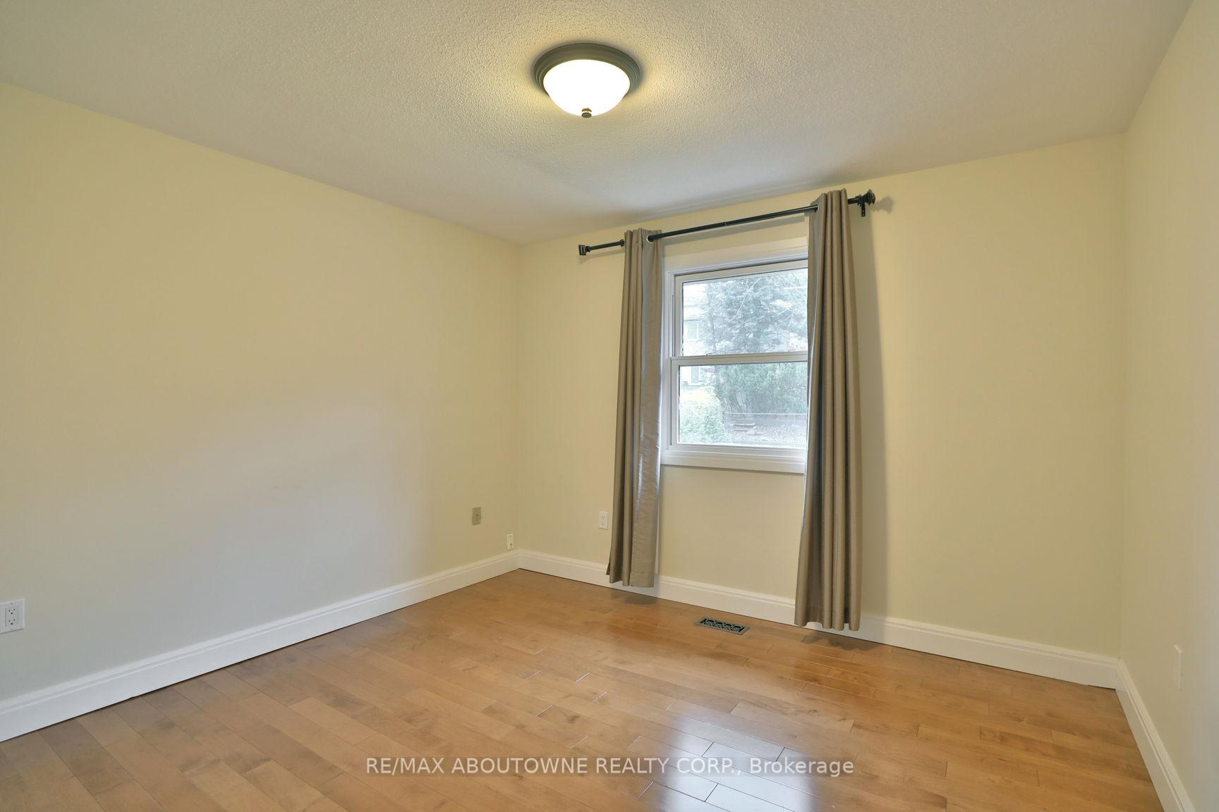 Photo 26 of 301 Lloyminn Avenue, Hamilton, Ancaster — HOMEH