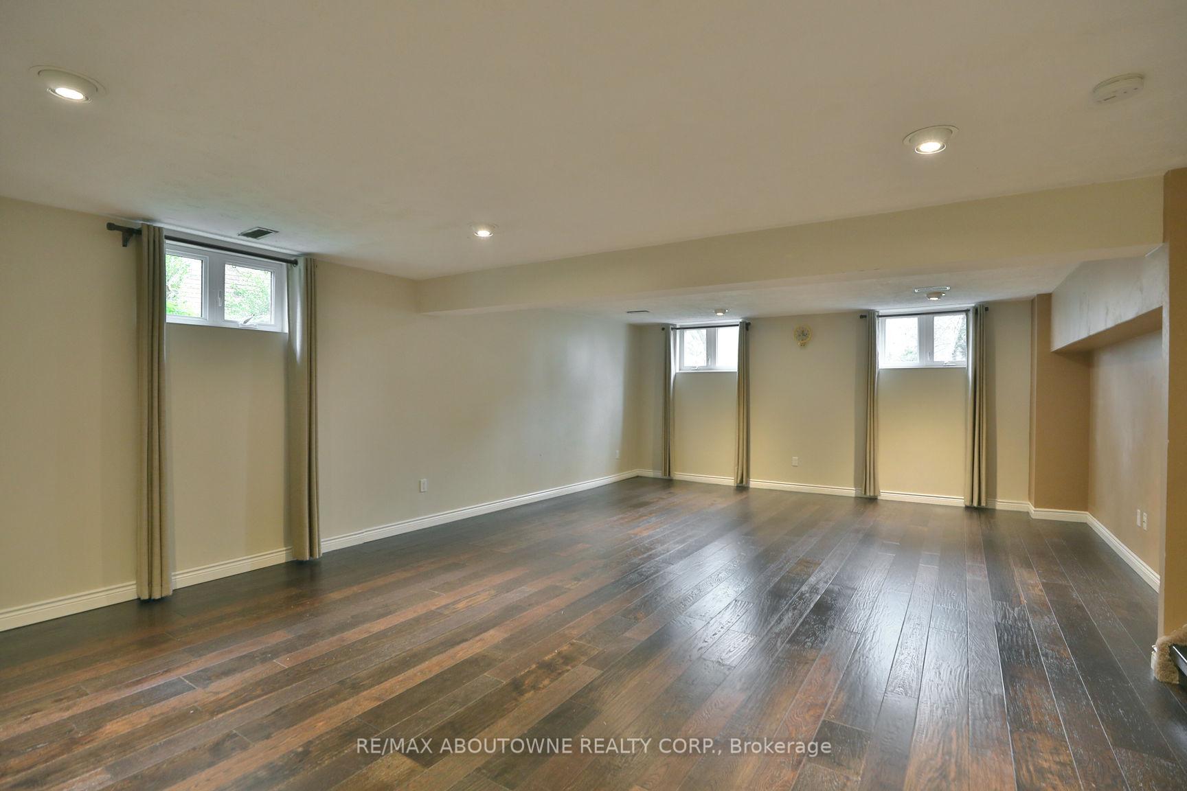 Photo 28 of 301 Lloyminn Avenue, Hamilton, Ancaster — HOMEH