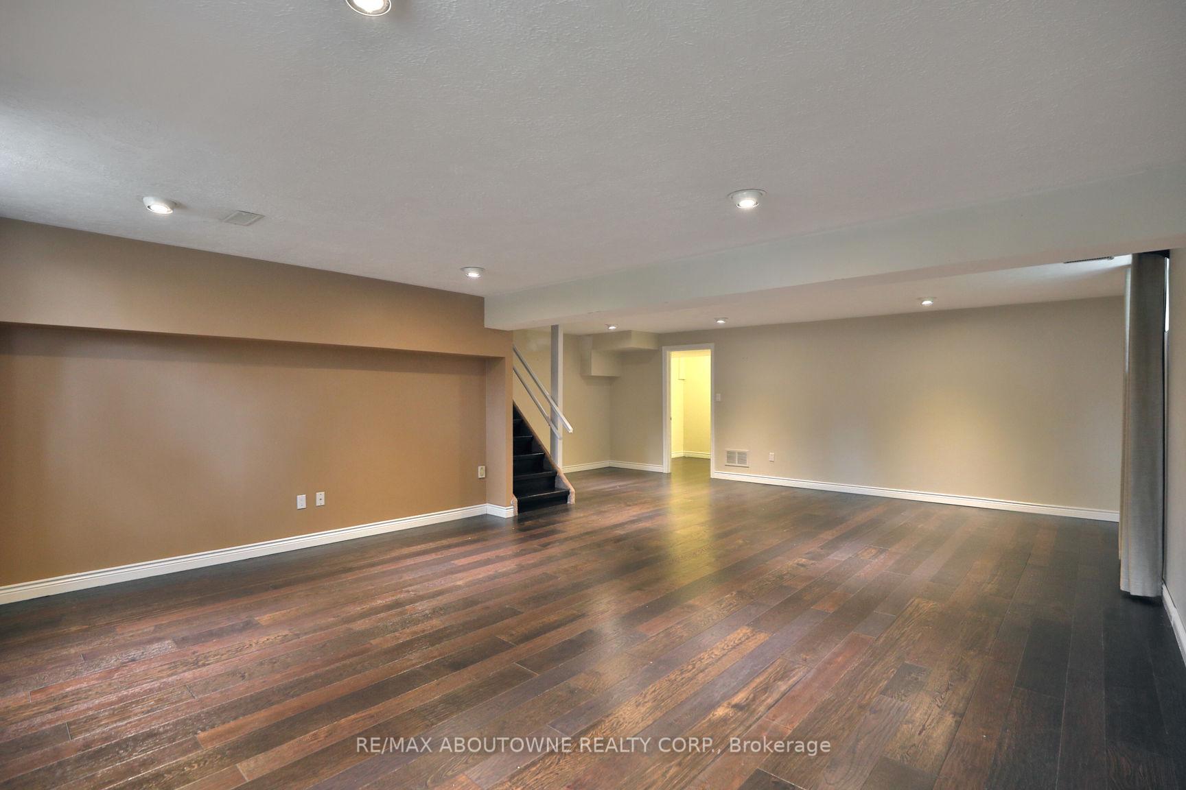 Photo 29 of 301 Lloyminn Avenue, Hamilton, Ancaster — HOMEH