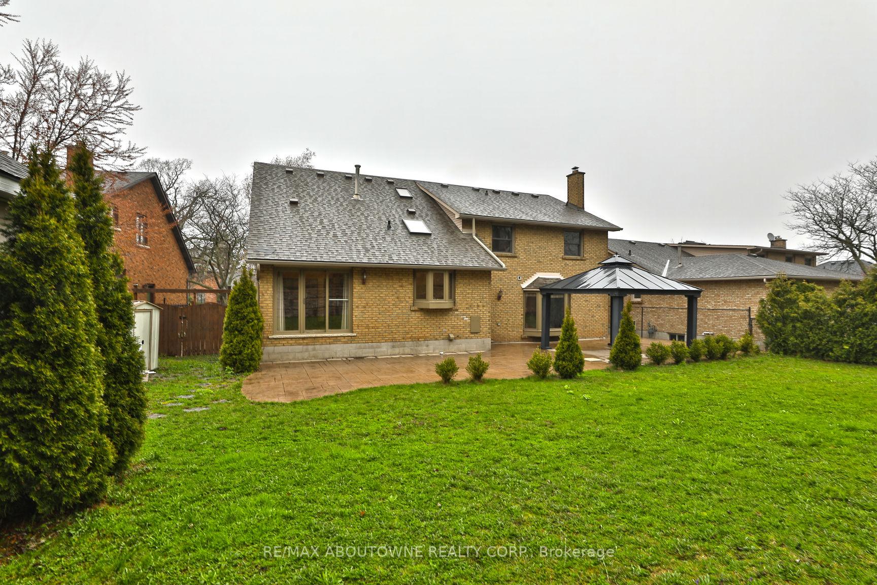 Photo 32 of 301 Lloyminn Avenue, Hamilton, Ancaster — HOMEH