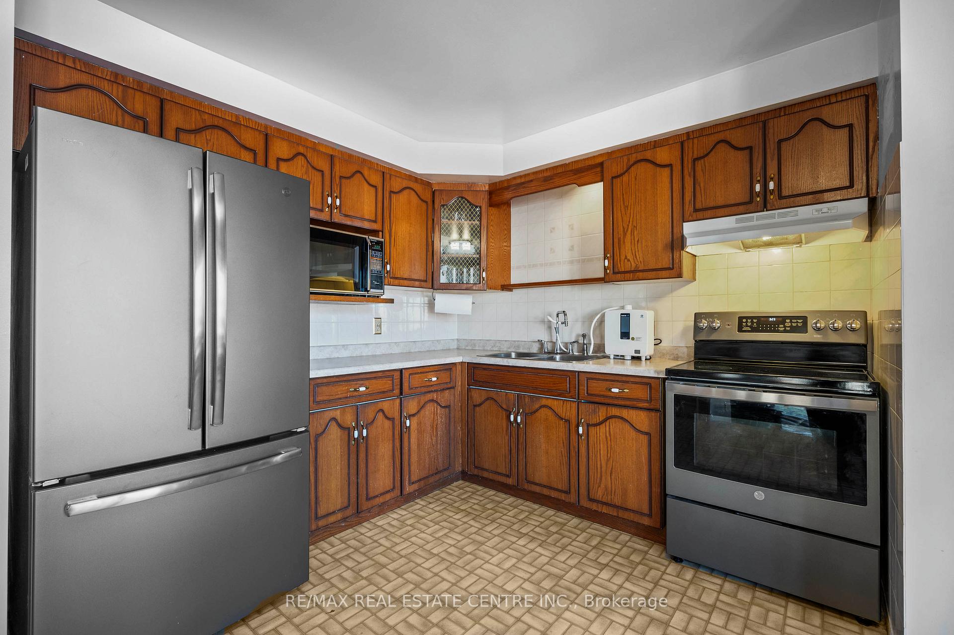 Photo 12 of 89 High Acres Crescent, Kitchener — HOMEH