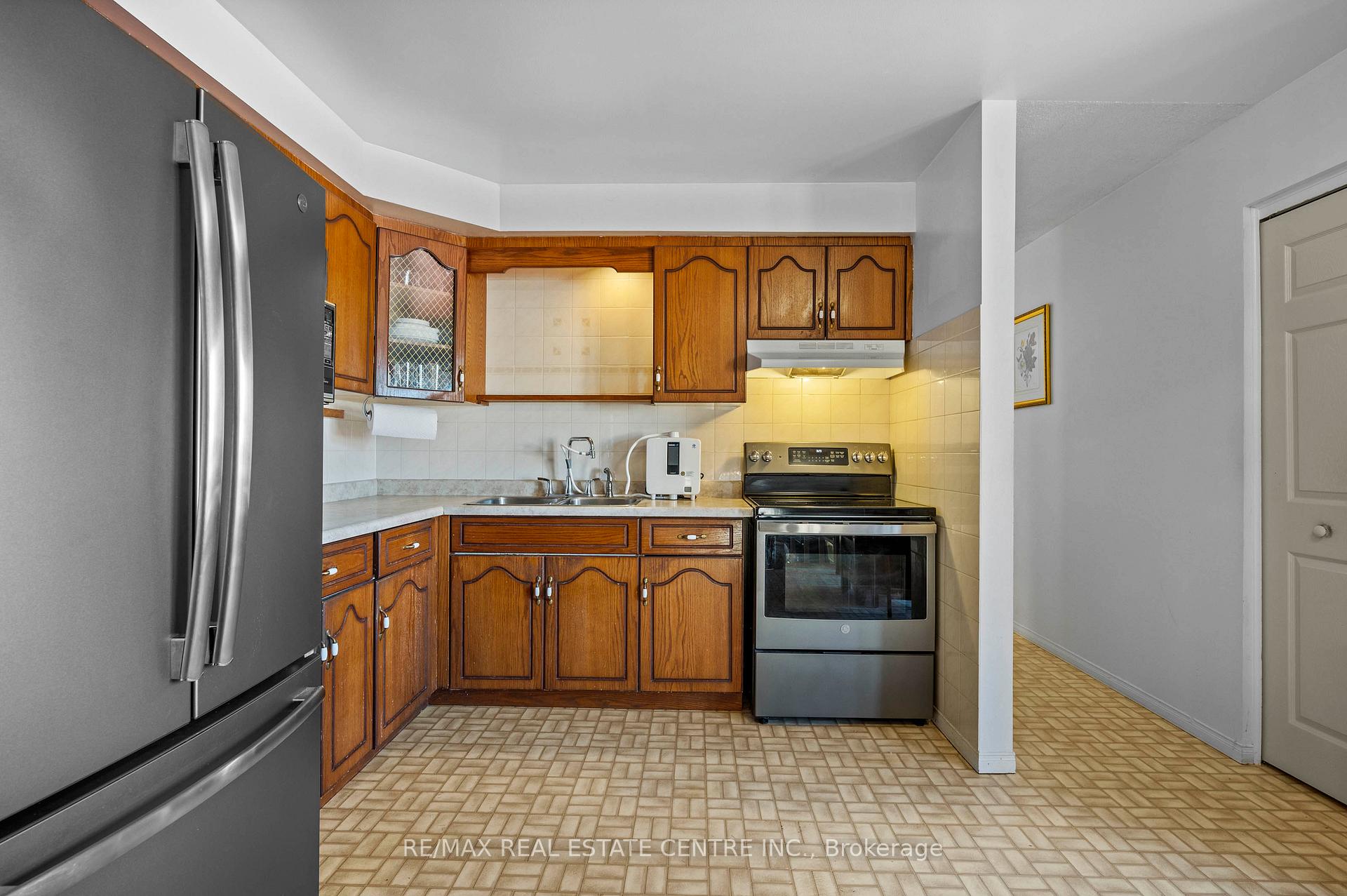 Photo 13 of 89 High Acres Crescent, Kitchener — HOMEH