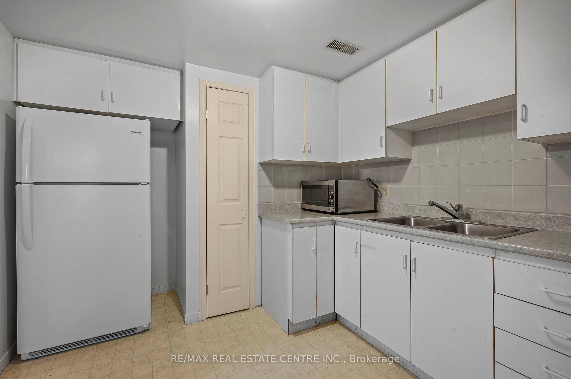 Photo 34 of 89 High Acres Crescent, Kitchener — HOMEH