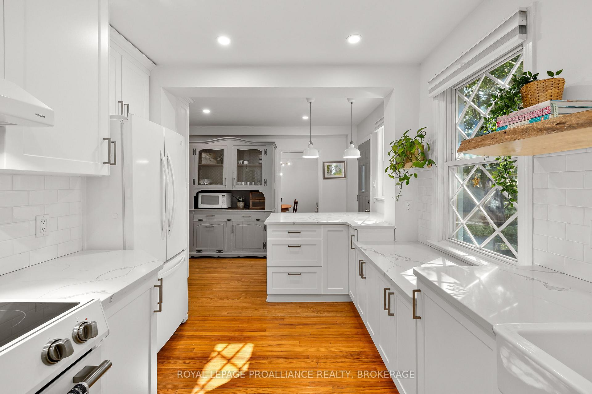 Photo 16 of 46 McMichael Street, Kingston, West of Sir John A. Blvd — HOMEH