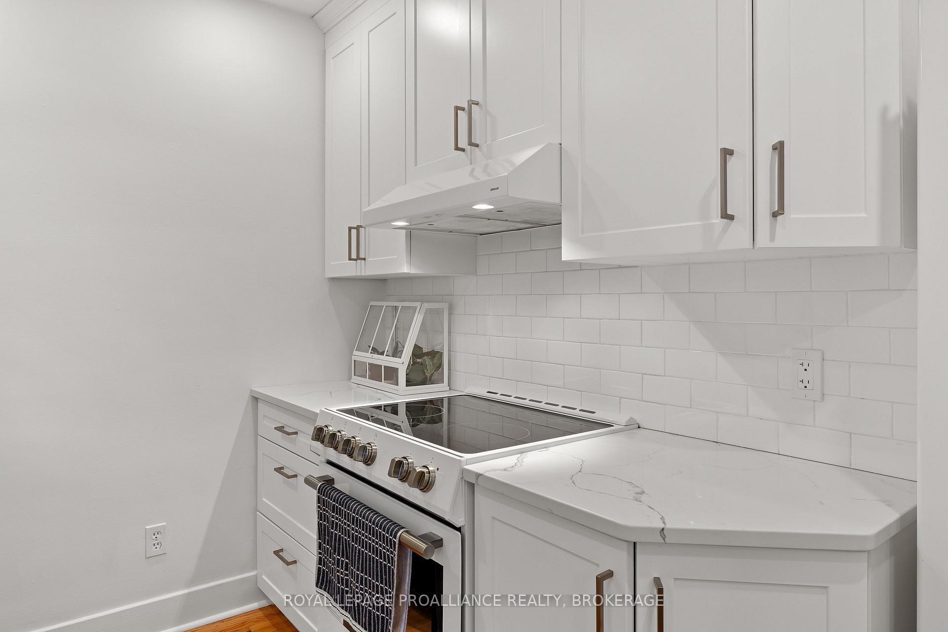 Photo 17 of 46 McMichael Street, Kingston, West of Sir John A. Blvd — HOMEH