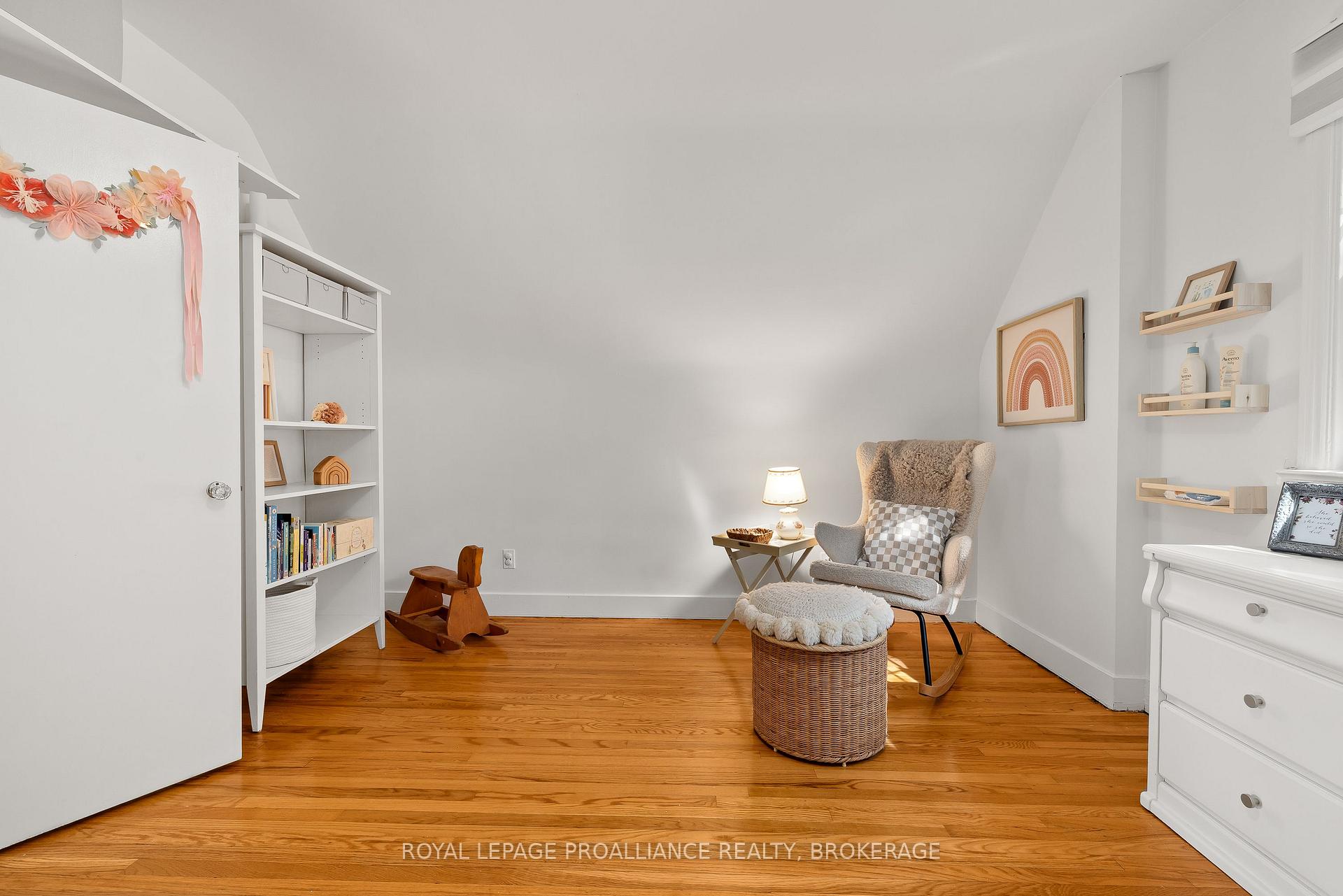 Photo 25 of 46 McMichael Street, Kingston, West of Sir John A. Blvd — HOMEH