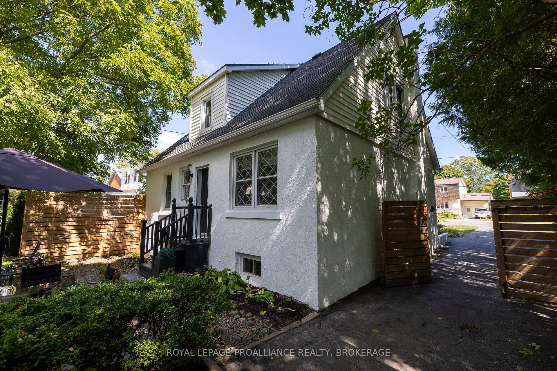 Photo 43 of 46 McMichael Street, Kingston, West of Sir John A. Blvd — HOMEH