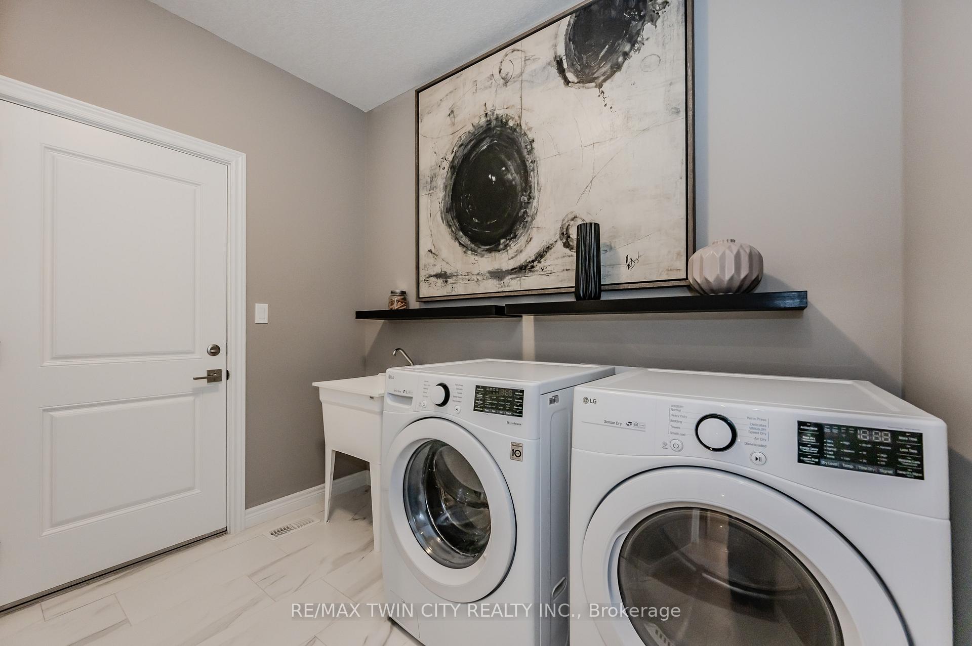 Photo 5 of 27 Spachman Street, Kitchener — HOMEH