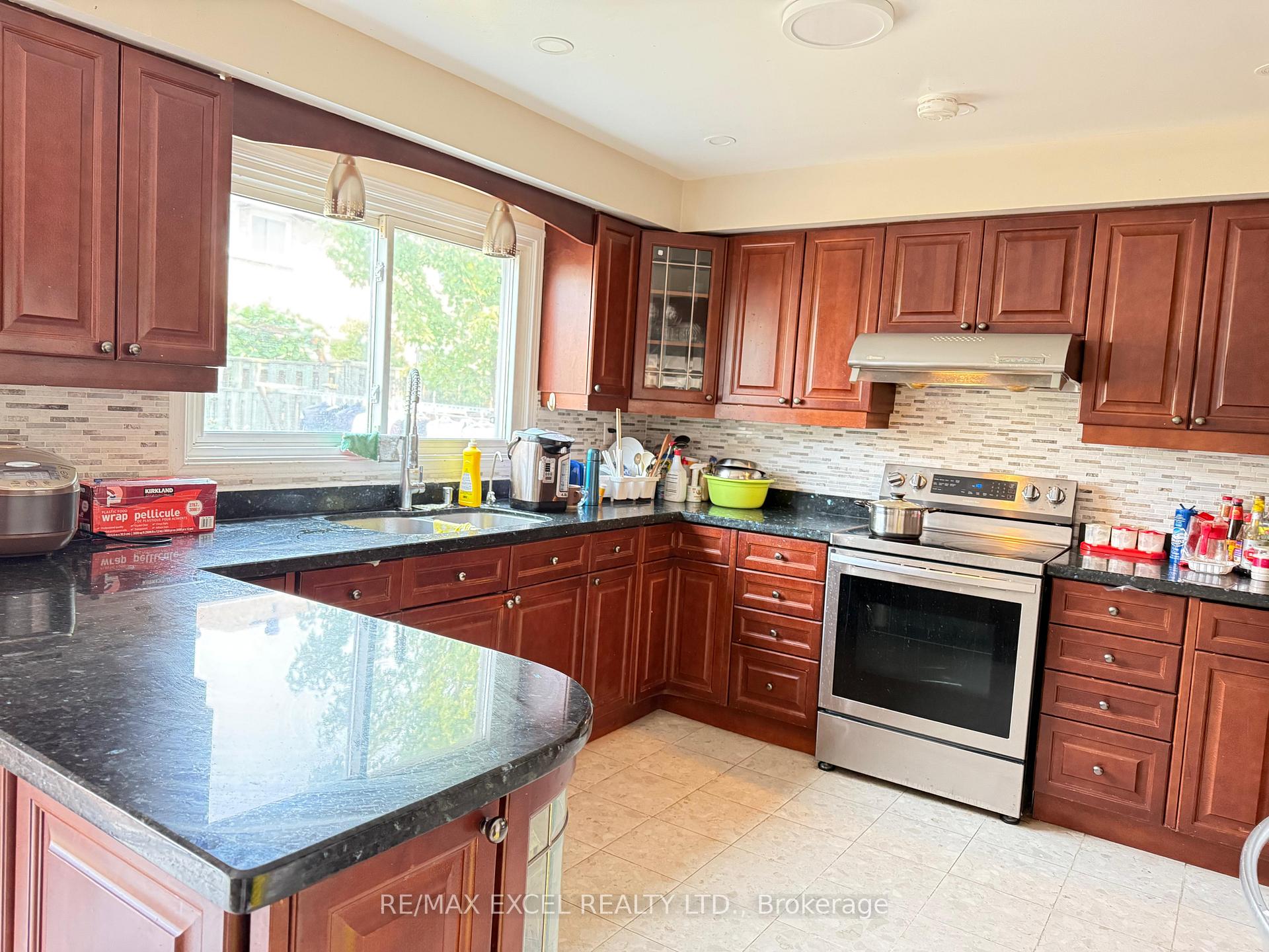 Photo 3 of 6 Cardiff Road, Markham, Milliken Mills East — HOMEH