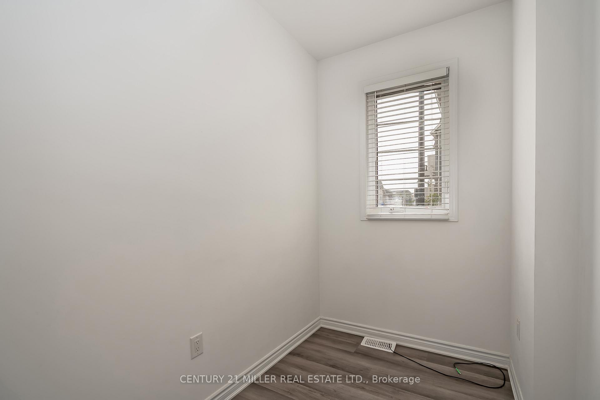 Photo 12 of 1554 Moira Crescent, Milton, Bowes — HOMEH