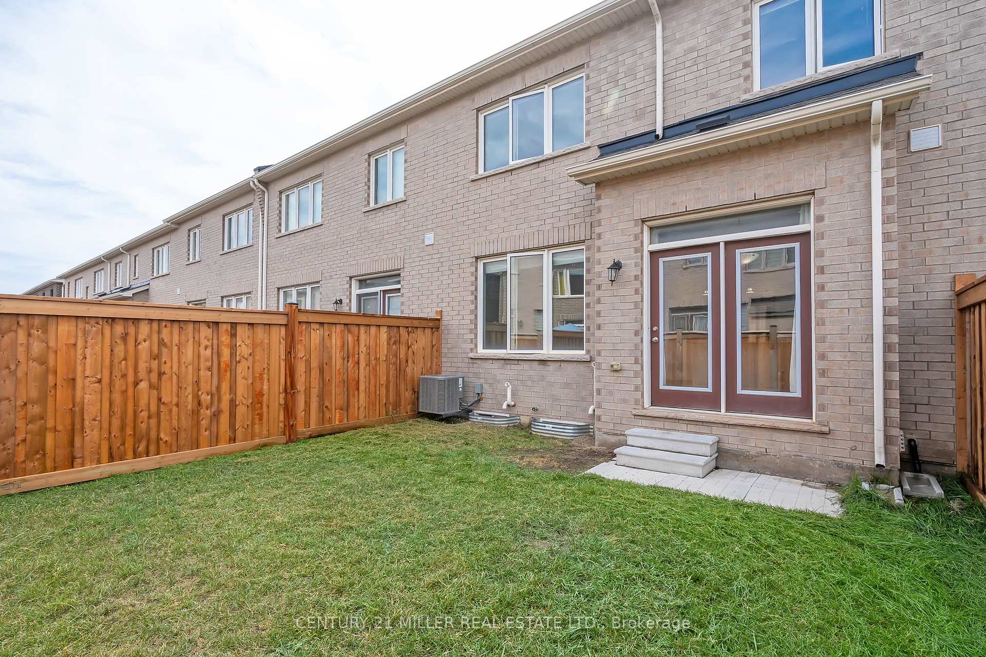 Photo 11 of 1554 Moira Crescent, Milton, Bowes — HOMEH