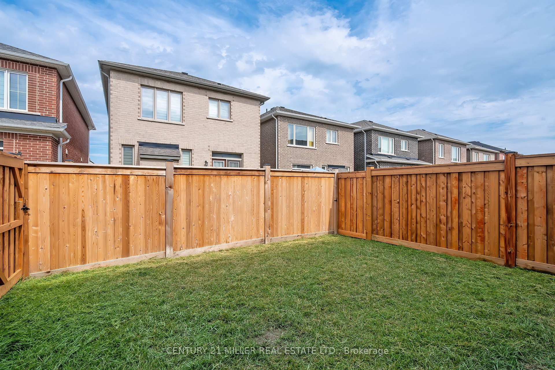 Photo 10 of 1554 Moira Crescent, Milton, Bowes — HOMEH