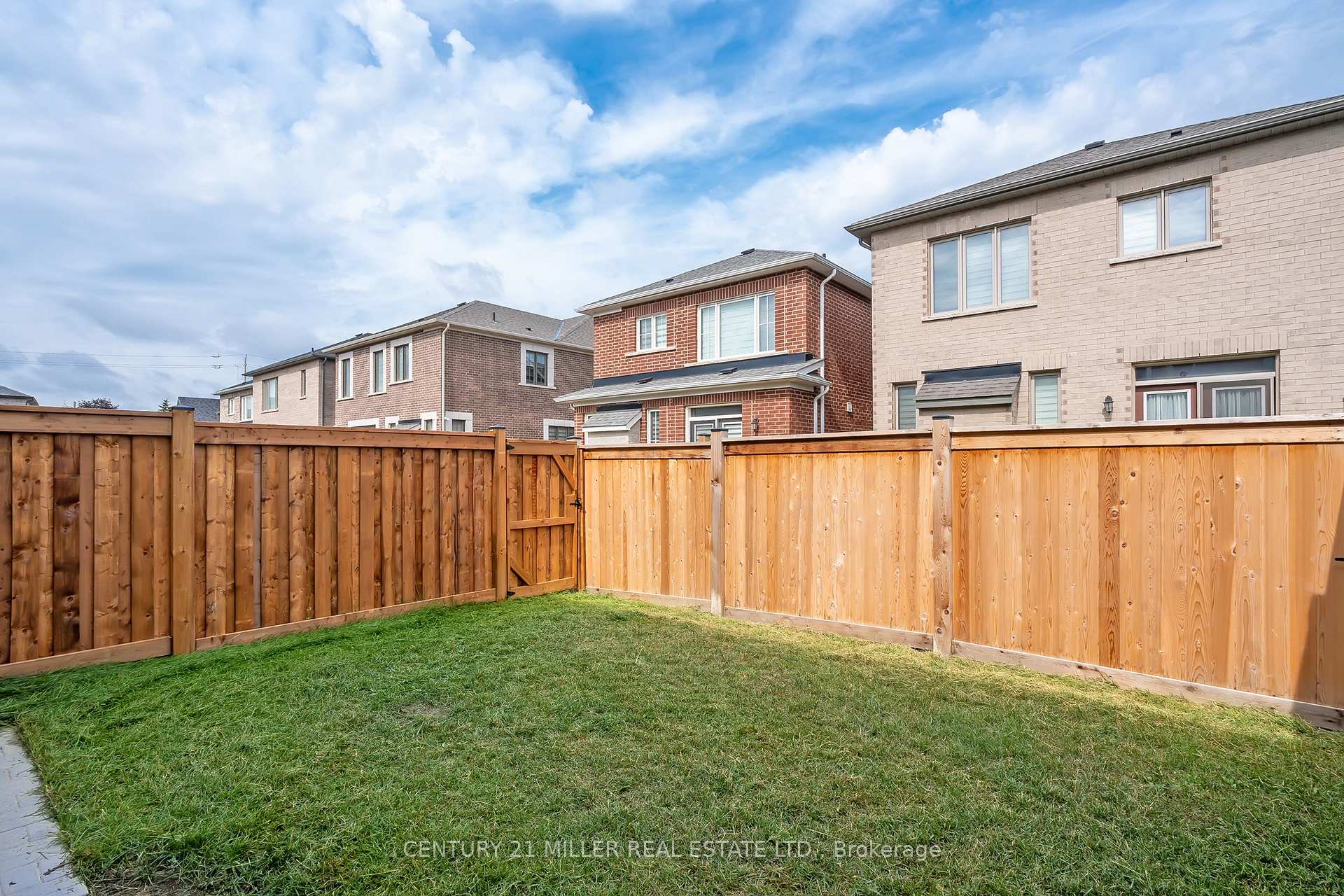 Photo 9 of 1554 Moira Crescent, Milton, Bowes — HOMEH