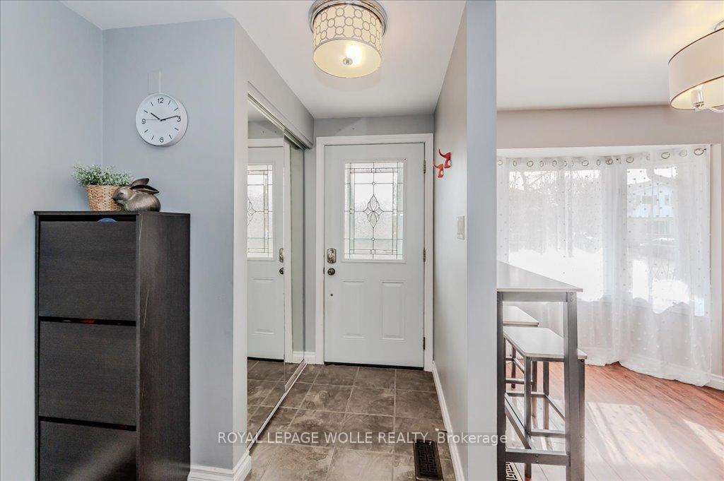 Photo 3 of 10 Caprice Court, Kitchener, Victoria Hills — HOMEH