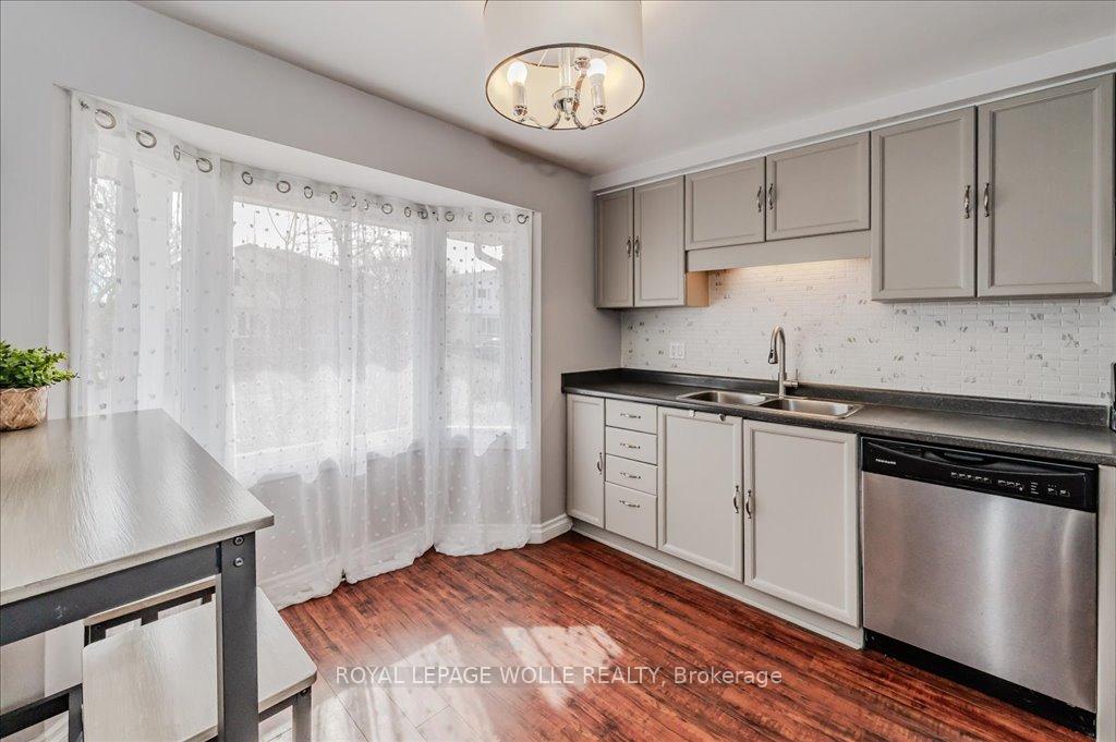 Photo 5 of 10 Caprice Court, Kitchener, Victoria Hills — HOMEH