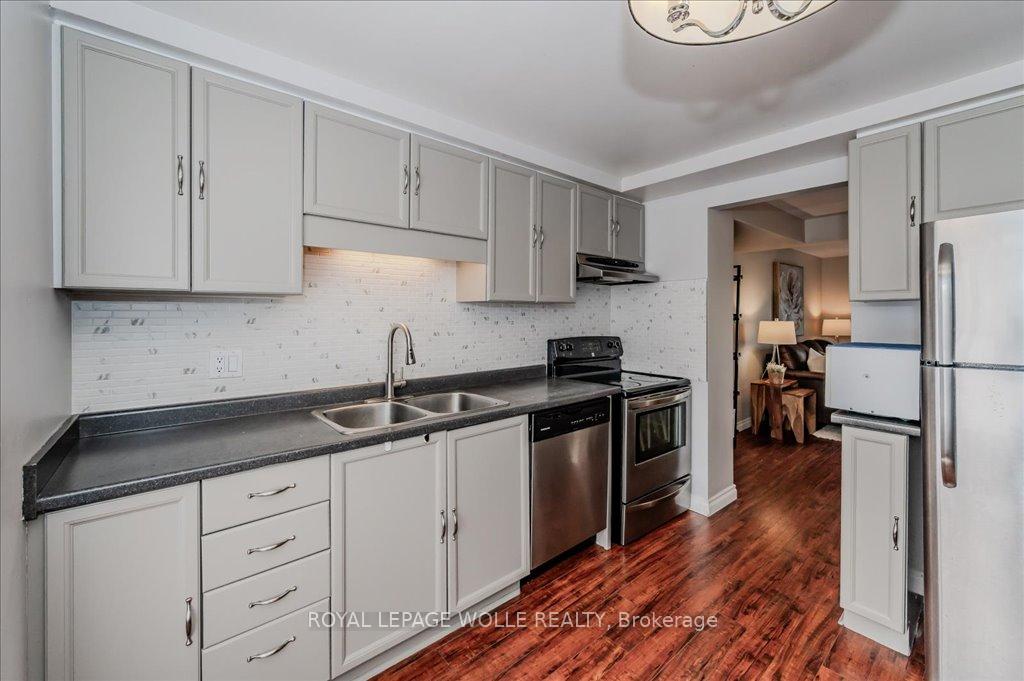 Photo 6 of 10 Caprice Court, Kitchener, Victoria Hills — HOMEH