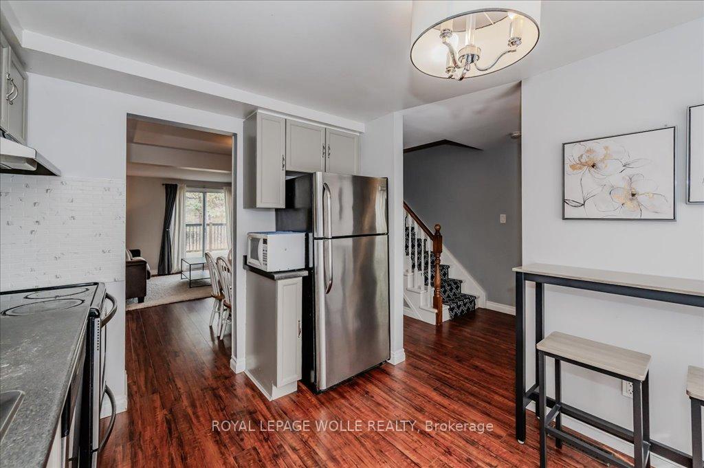 Photo 7 of 10 Caprice Court, Kitchener, Victoria Hills — HOMEH