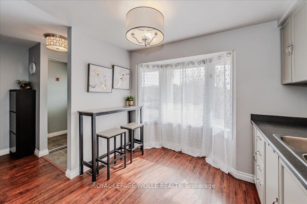 Photo 8 of 10 Caprice Court, Kitchener, Victoria Hills — HOMEH