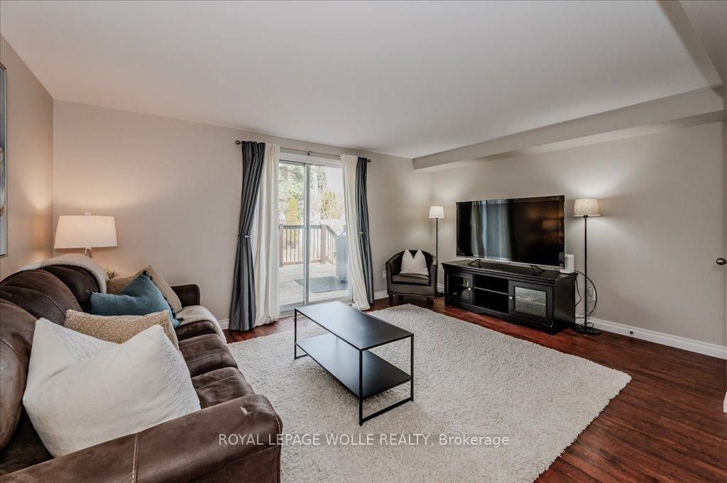Photo 14 of 10 Caprice Court, Kitchener, Victoria Hills — HOMEH