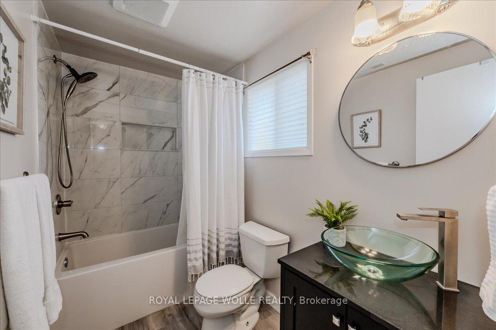 Photo 16 of 10 Caprice Court, Kitchener, Victoria Hills — HOMEH