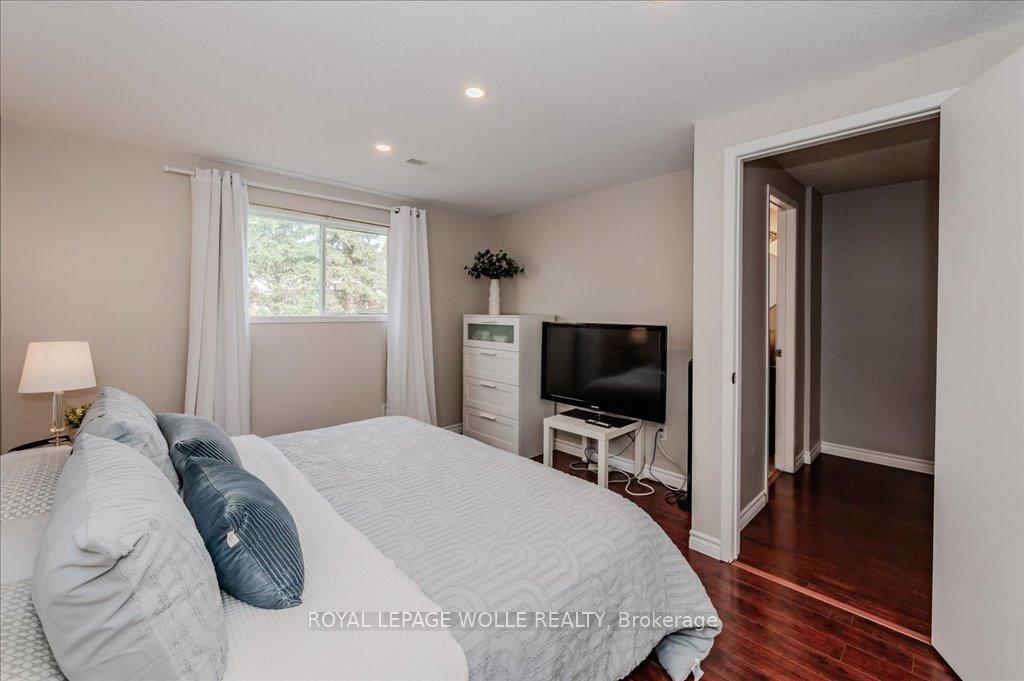 Photo 17 of 10 Caprice Court, Kitchener, Victoria Hills — HOMEH