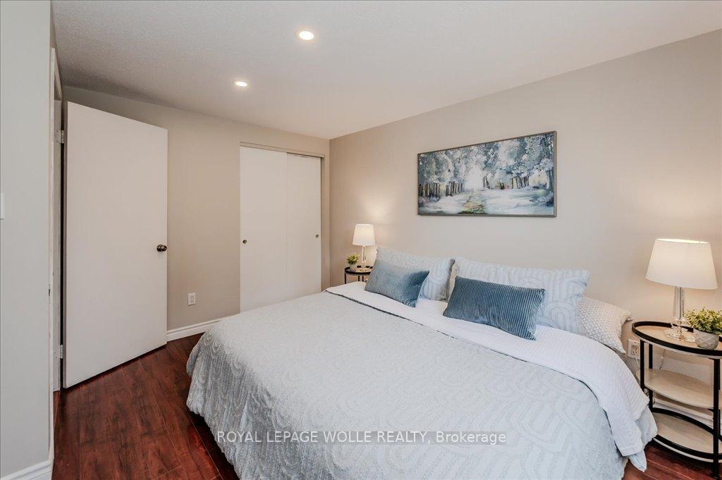 Photo 18 of 10 Caprice Court, Kitchener, Victoria Hills — HOMEH